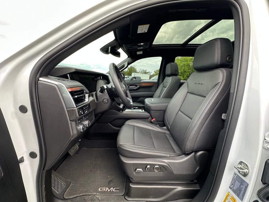Used 2025 GMC Yukon Denali w/ Sun & Power Step Package AWD/4WD image 2