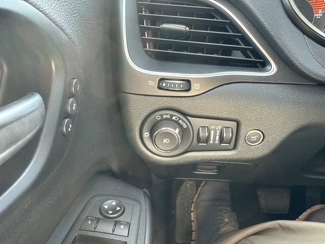 Used 2022 Jeep Cherokee Trailhawk w/ Sound & Nav Group AWD/4WD image 26