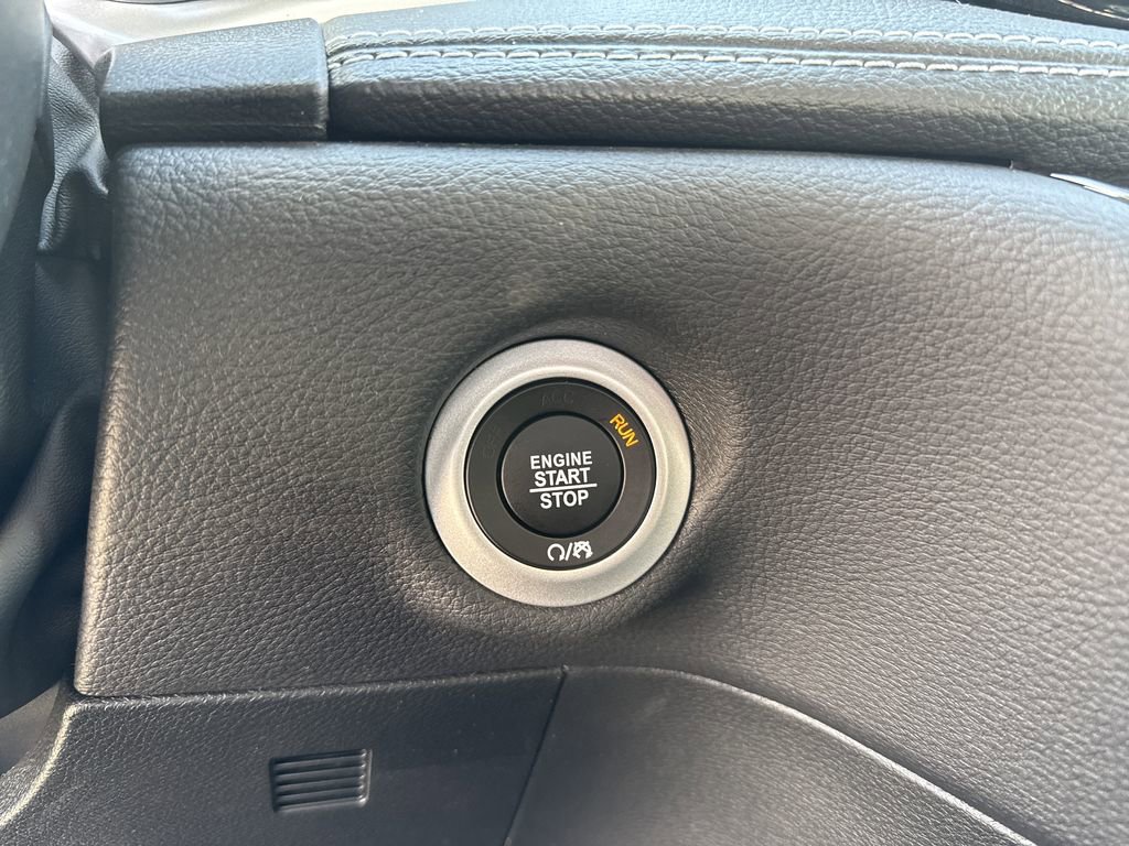 New 2026 Chrysler Pacifica Select image 32