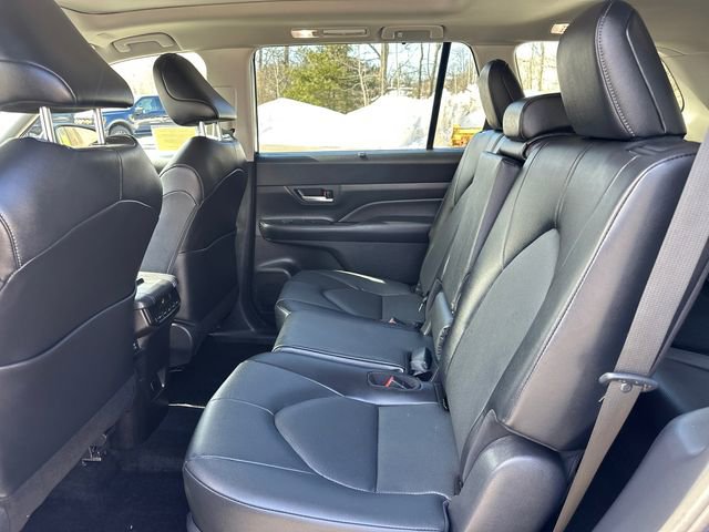 Used 2025 Toyota Grand Highlander AWD image 15