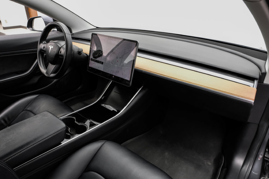 Used 2018 Tesla Model 3 Long Range RWD image 13