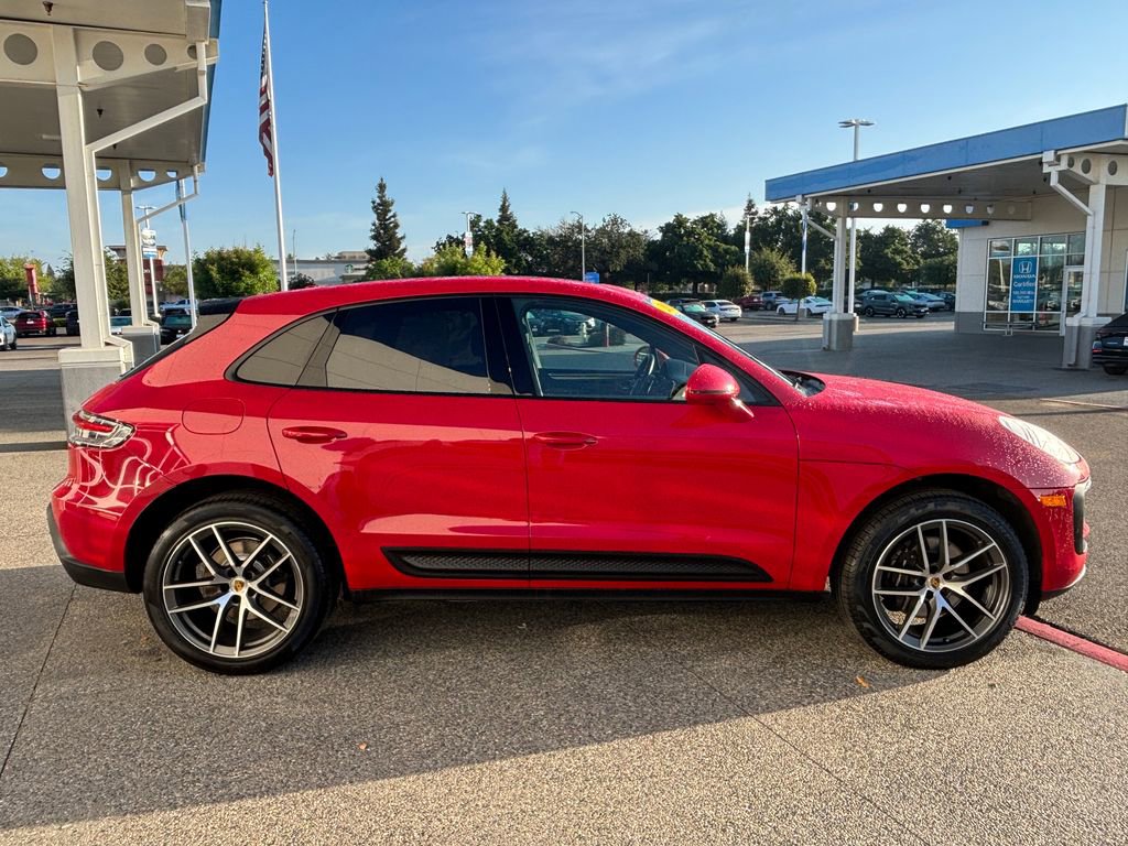 Used 2023 Porsche Macan image 4