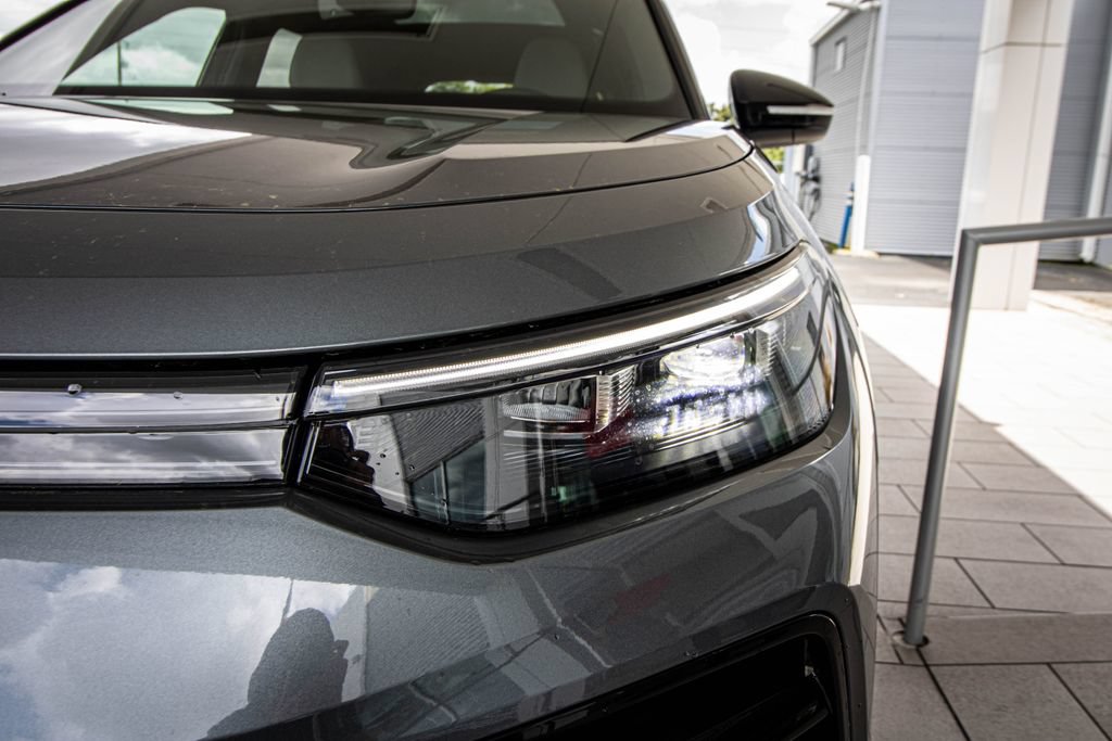 New 2026 Volkswagen Tiguan SE R-Line FWD image 7