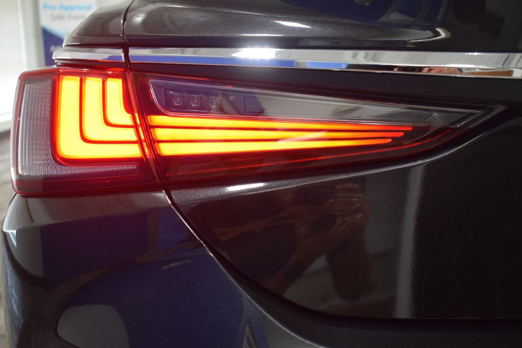 Used 2019 Lexus ES 350 Ultra Luxury image 36