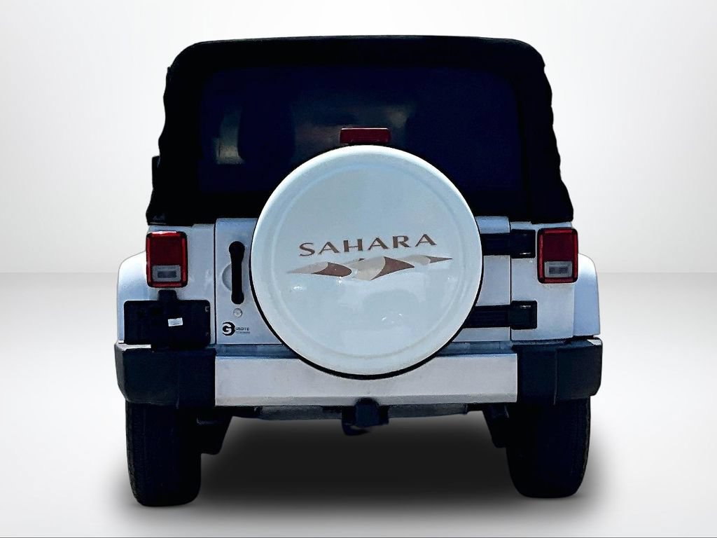 Used 2015 Jeep Wrangler Unlimited Sahara w/ Connectivity Group AWD/4WD image 5