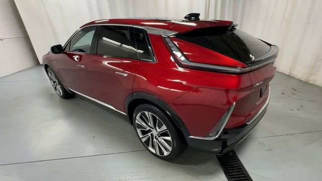 Certified 2025 Cadillac Lyriq Luxury w/ LPO, Floor Liner Package AWD/4WD image 6