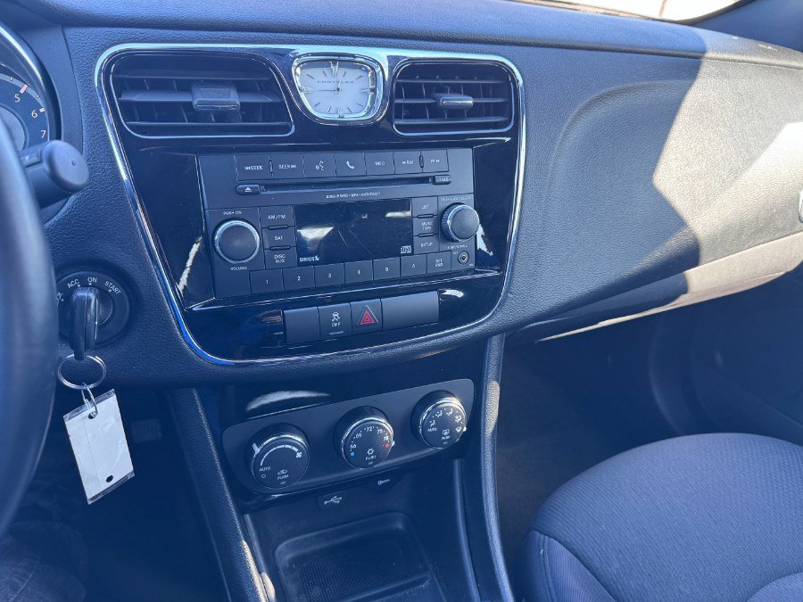 Used 2014 Chrysler 200 Touring image 15