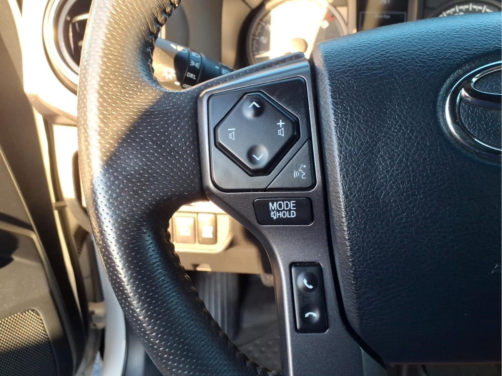 Used 2019 Toyota Tacoma TRD Off-Road AWD/4WD image 14