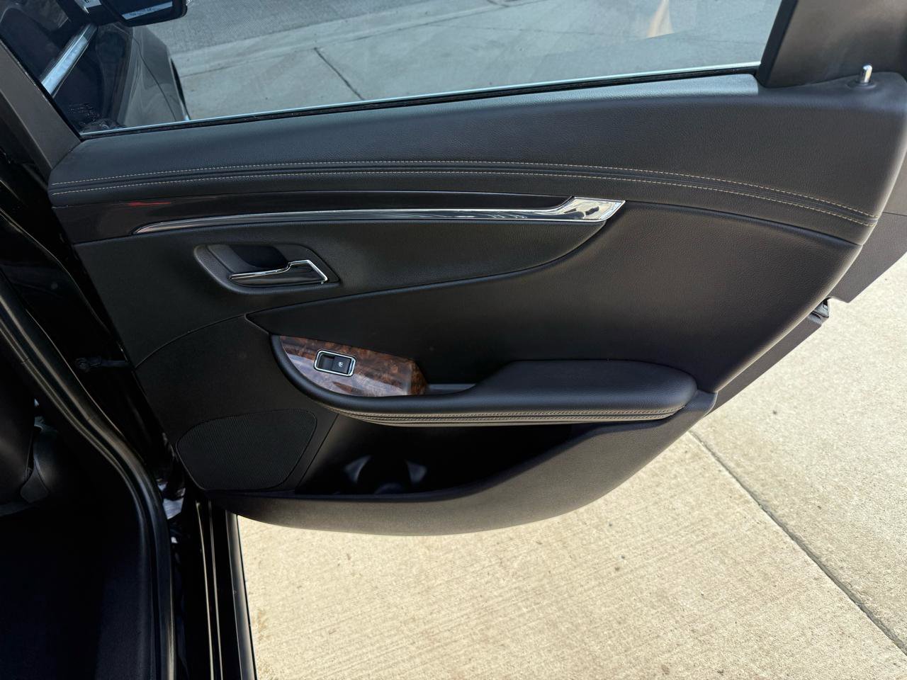 Used 2015 Chevrolet Impala LTZ image 25