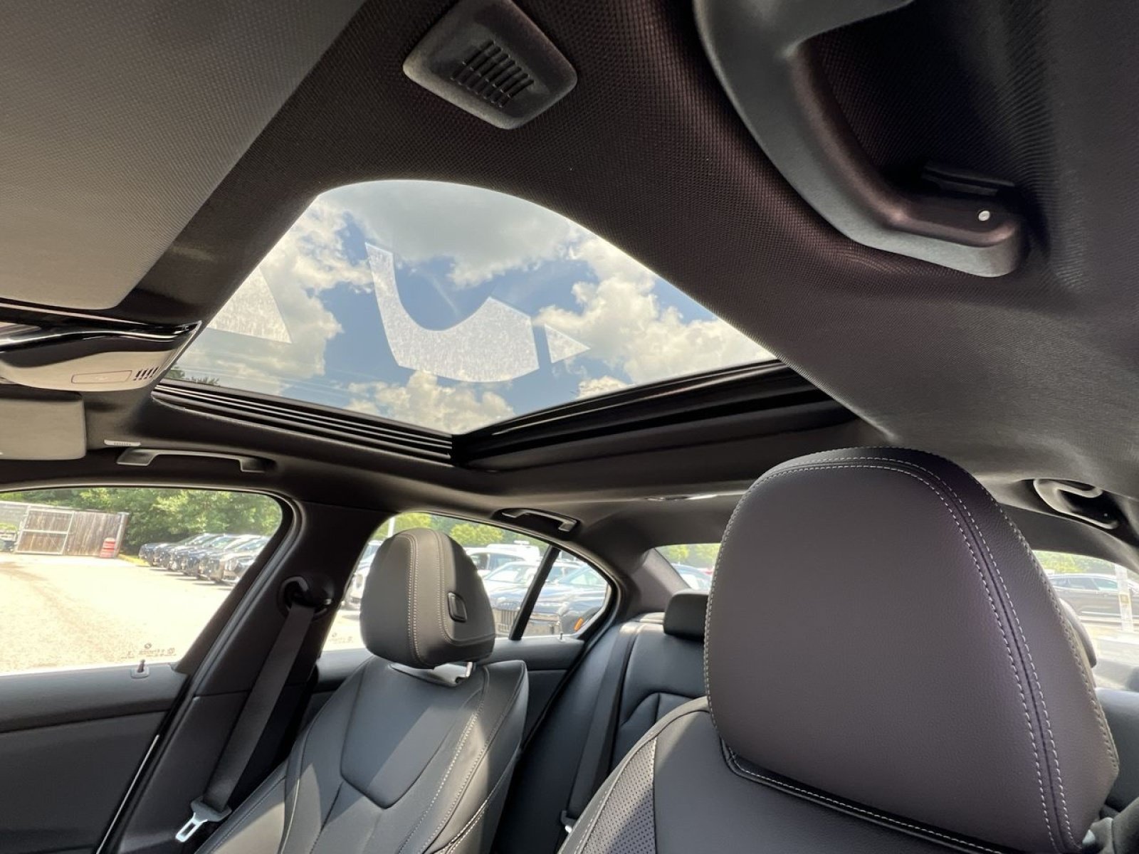 New 2025 BMW 330i xDrive Sedan w/ Premium Package AWD/4WD image 21