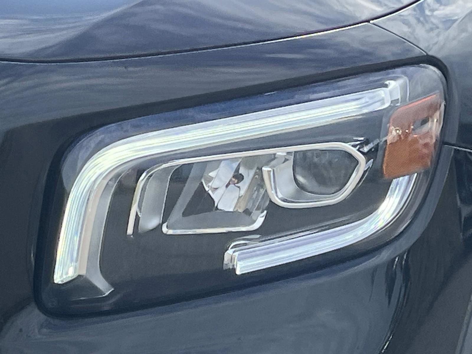 Used 2021 Mercedes-Benz GLB 250 w/ Premium Package image 8