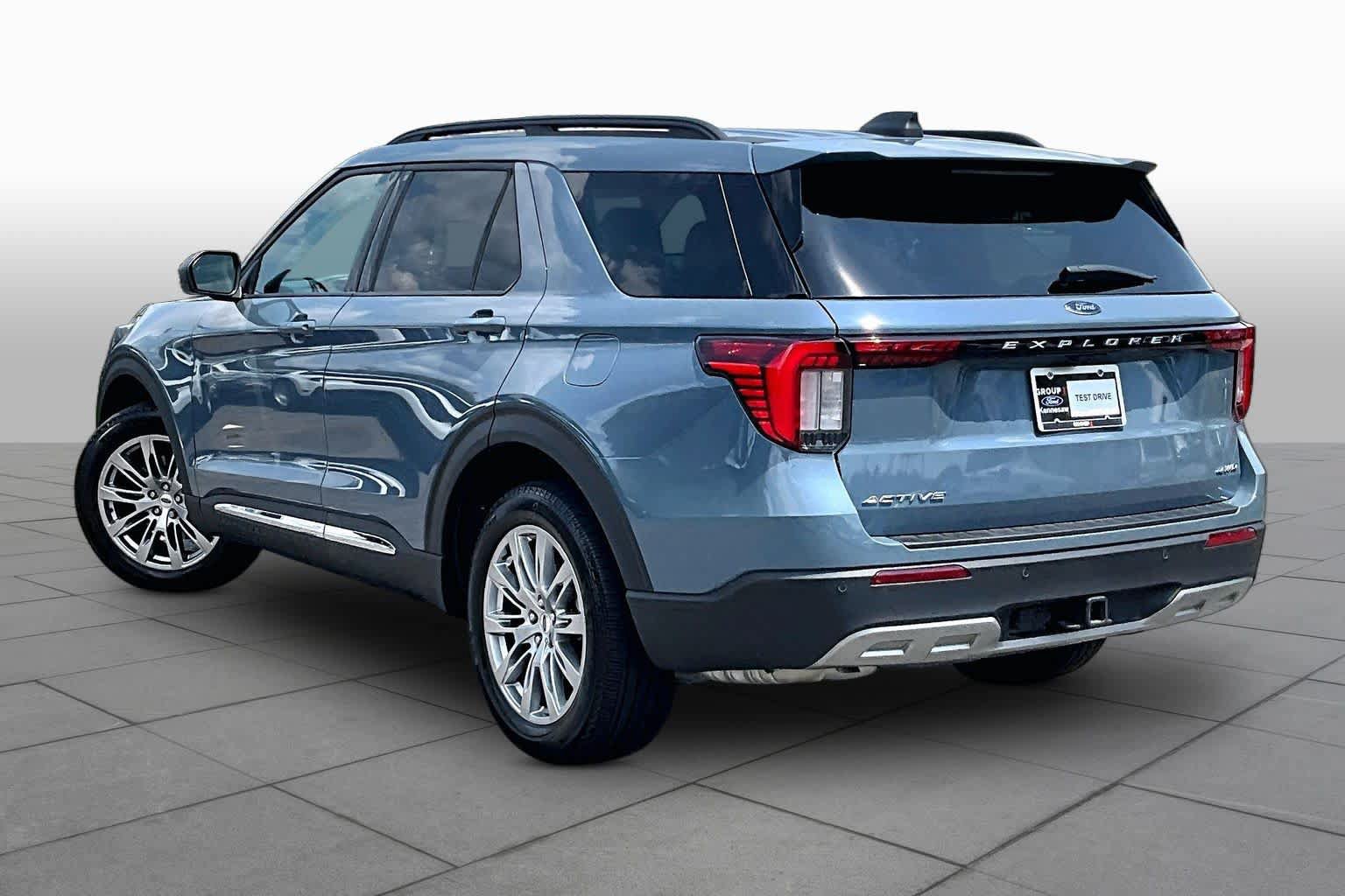 Used 2025 Ford Explorer Active w/ Active Comfort Package AWD/4WD image 12