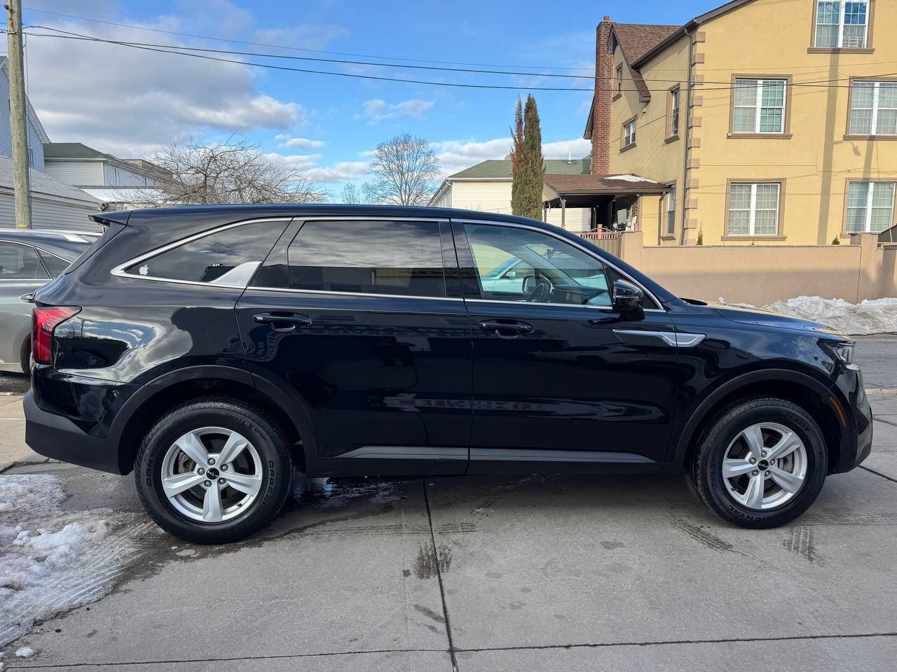 Used 2023 Kia Sorento LX image 4