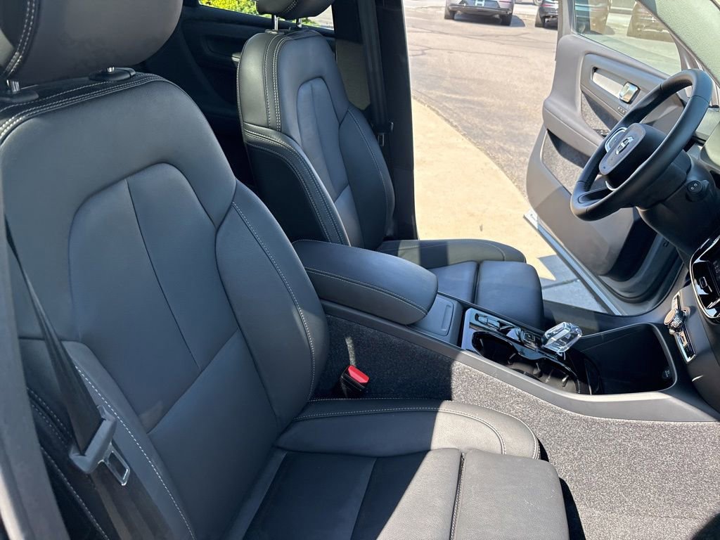 Certified 2026 Volvo XC40 B5 Plus AWD/4WD image 34