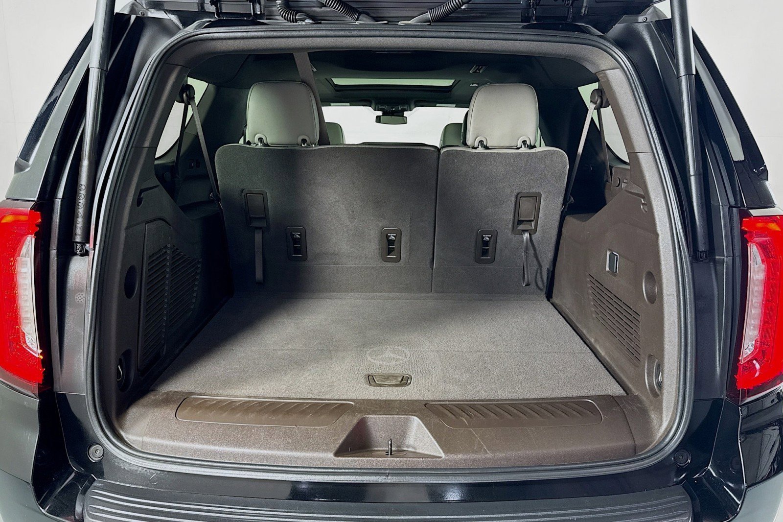 Used 2023 GMC Yukon XL SLT image 24