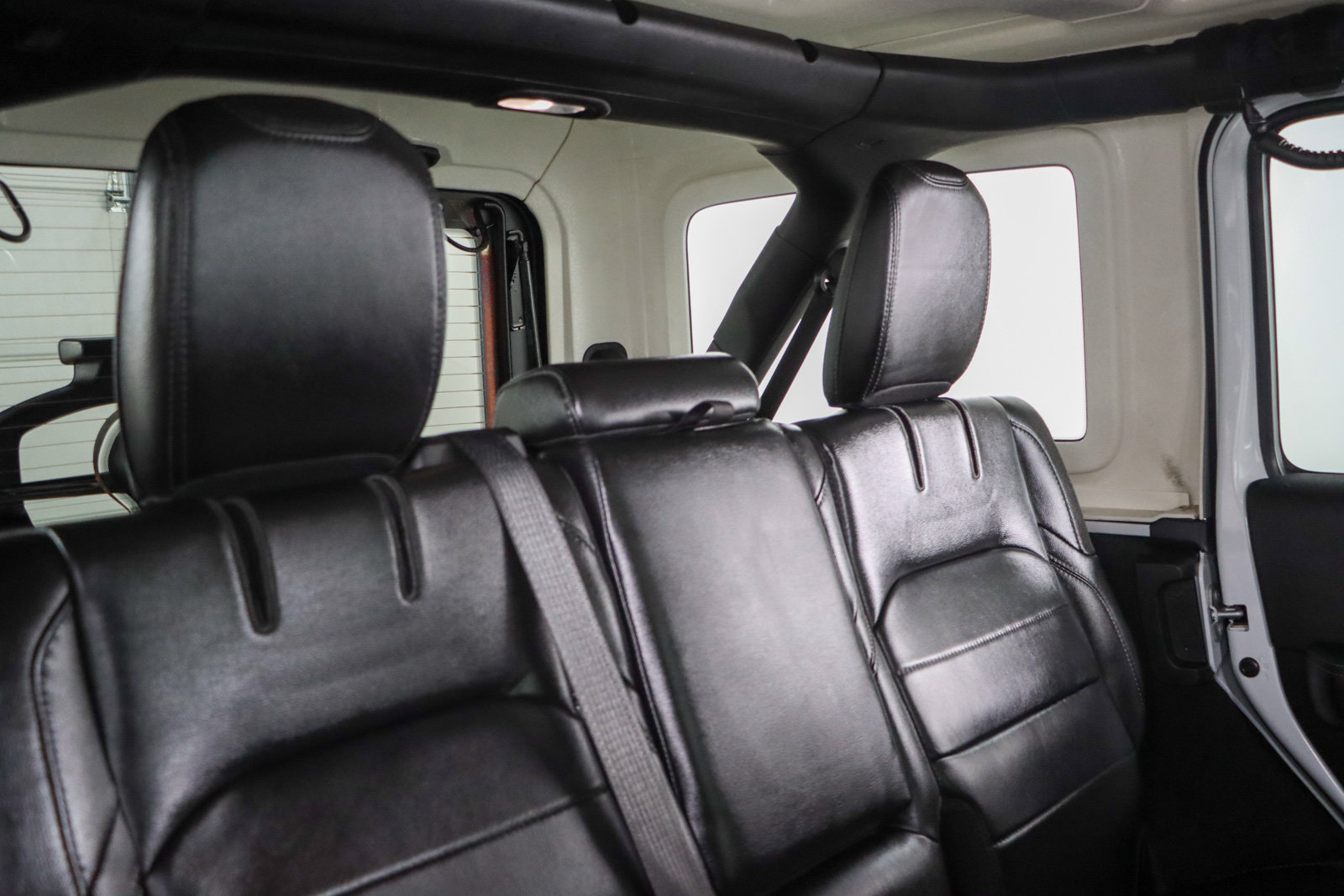 Used 2022 Jeep Wrangler Unlimited Sahara w/ Cold Weather Group AWD/4WD image 29