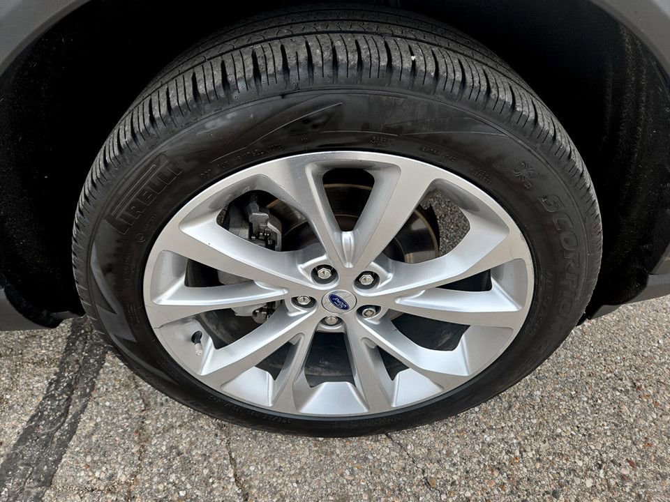 Used 2023 Ford Explorer Platinum w/ Technology Package image 36