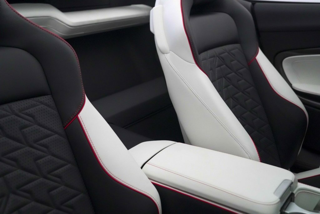 New 2026 Aston Martin Vanquish Convertible image 53