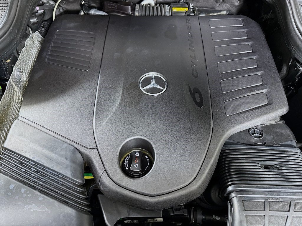Used 2025 Mercedes-Benz GLS 450 4MATIC image 38