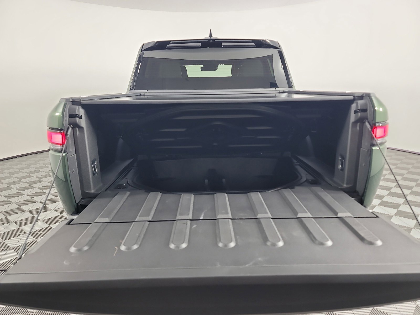 Used 2024 Rivian R1T Adventure AWD/4WD image 15