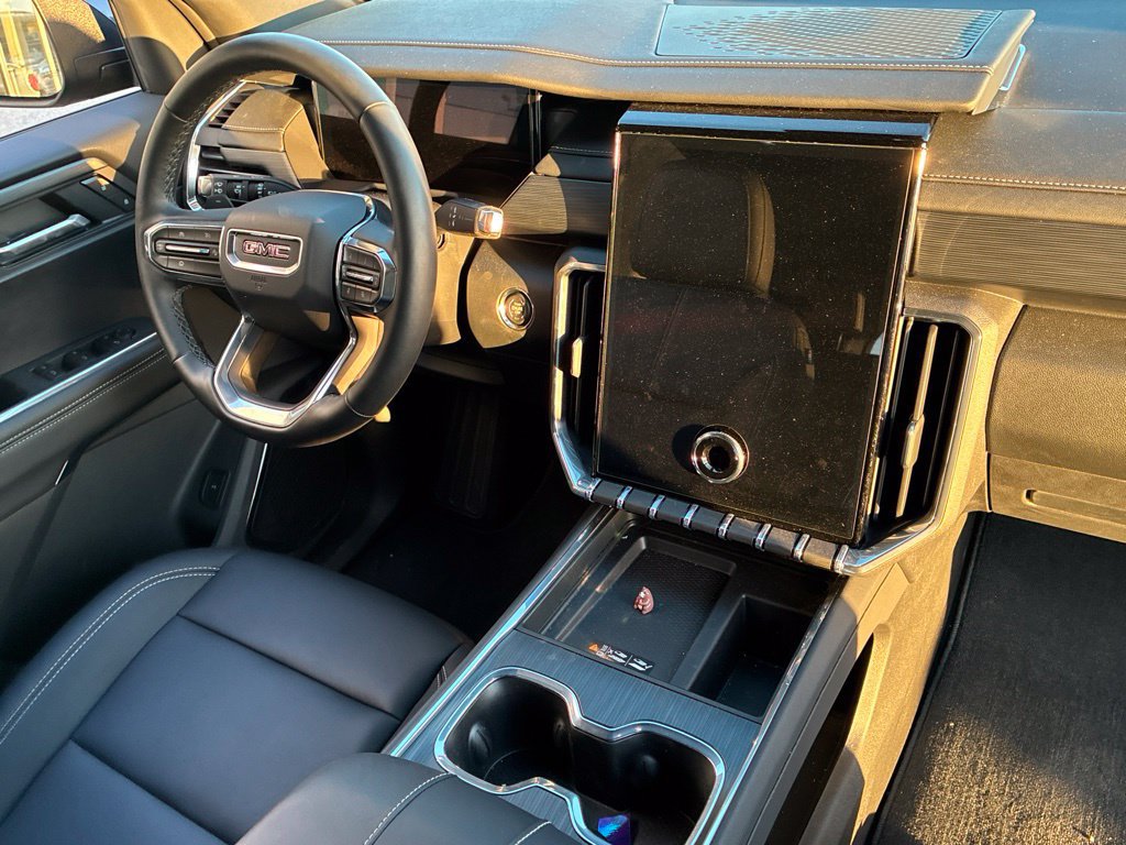Used 2026 GMC Acadia Elevation w/ Elevation Premium Package FWD image 21