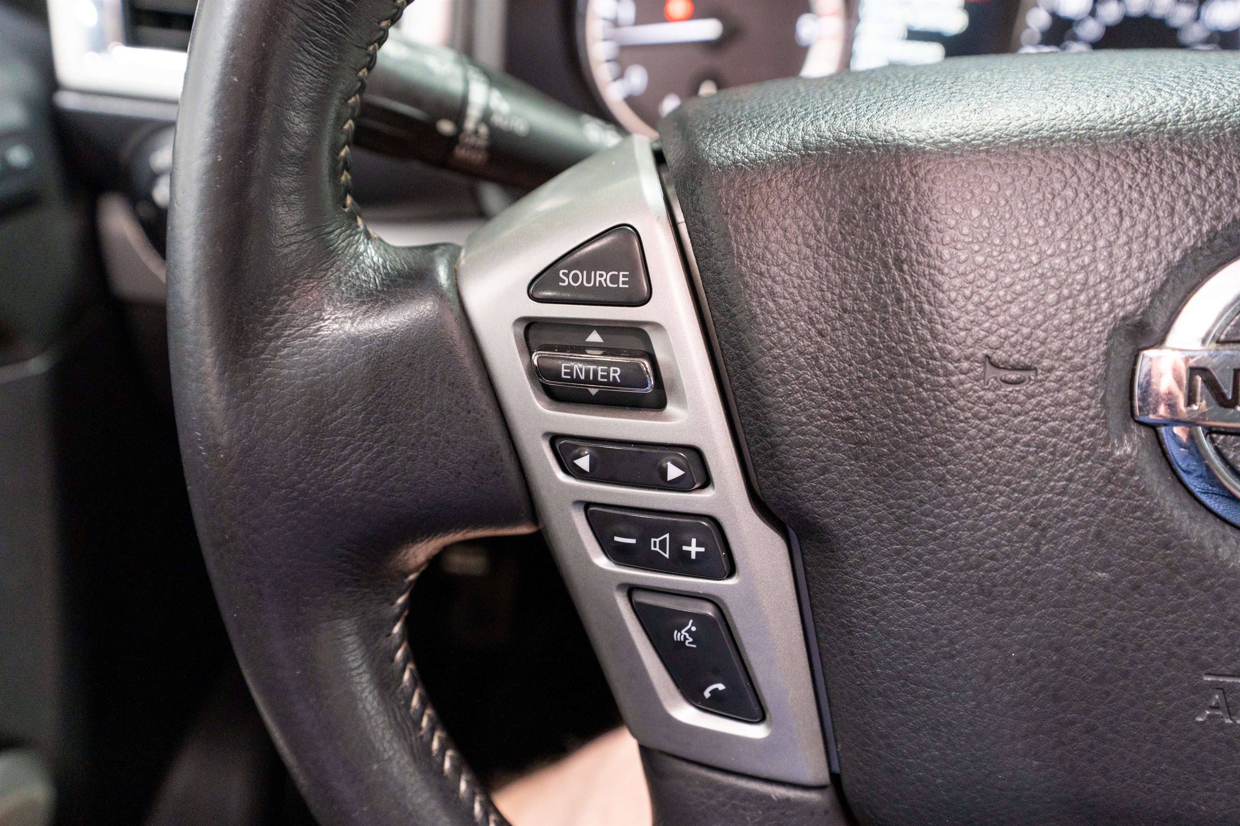 Used 2019 Nissan Titan PRO-4X w/ Pro-4x Convenience Package AWD/4WD image 30