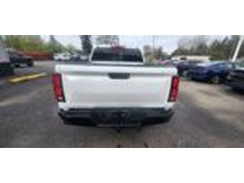 Used 2023 Chevrolet Colorado Z71 w/ Z71 Convenience Package 2 AWD/4WD image 6
