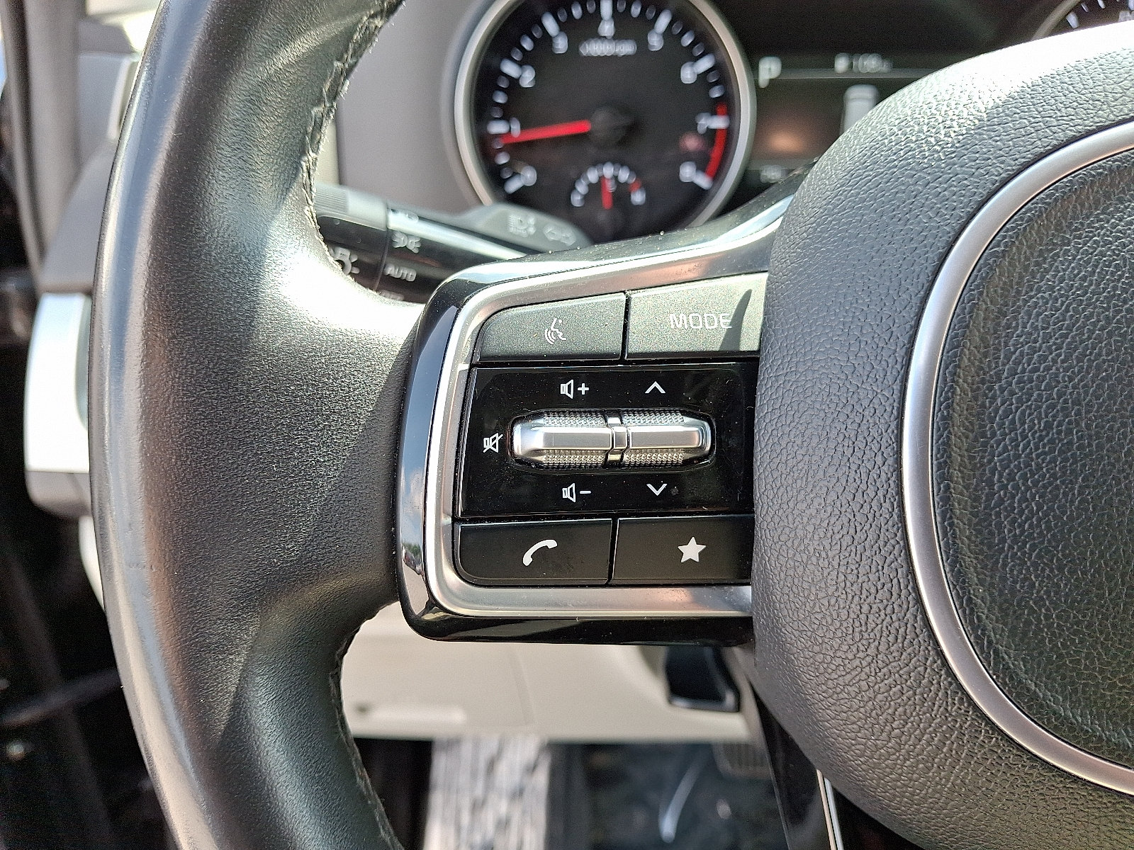 Certified 2024 Kia Carnival LX FWD image 21
