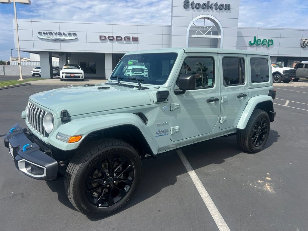 Used 2024 Jeep Wrangler Unlimited Sahara w/ Technology Group AWD/4WD image 1
