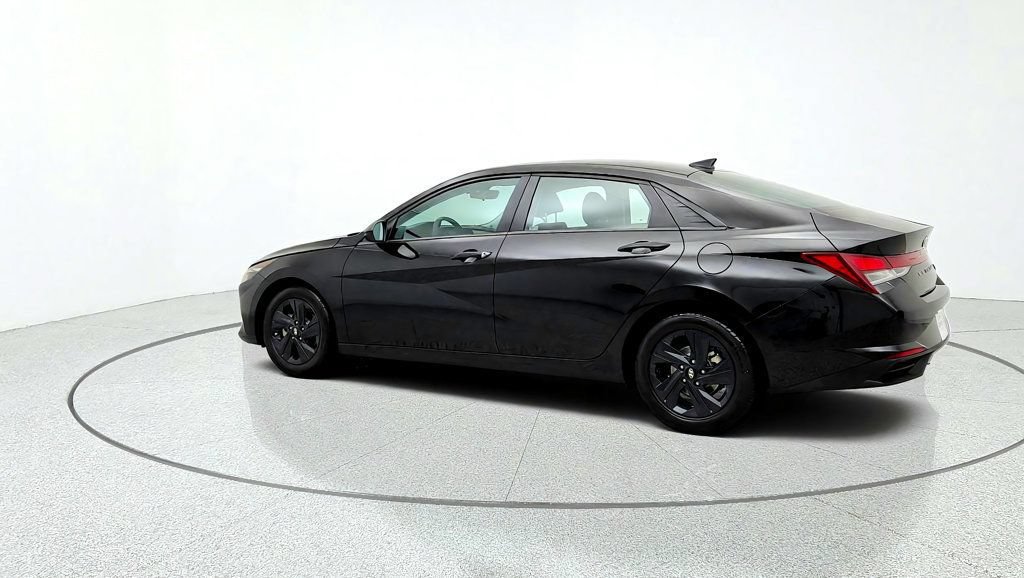 Used 2022 Hyundai Elantra SEL w/ Cargo Package FWD image 7