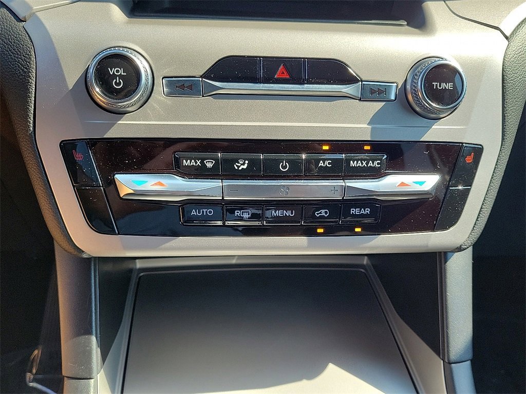 Used 2023 Ford Explorer XLT image 10