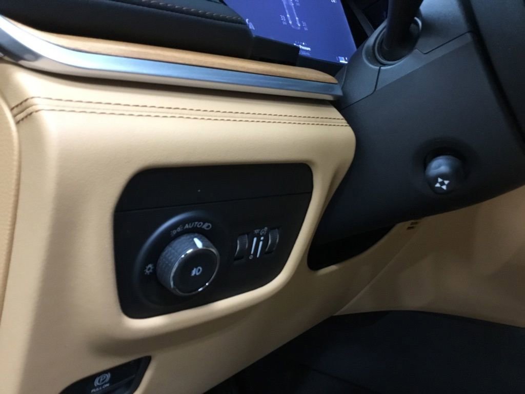 Used 2023 Jeep Grand Cherokee Summit image 10