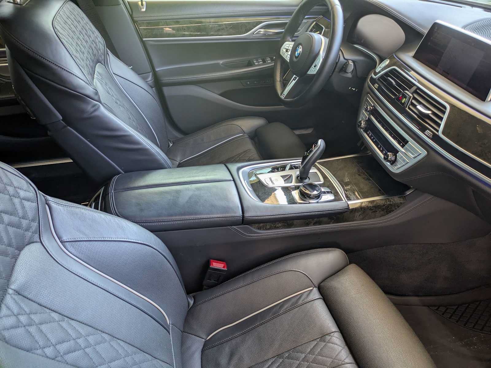 Used 2022 BMW 740i xDrive w/ M Sport Package AWD/4WD image 28