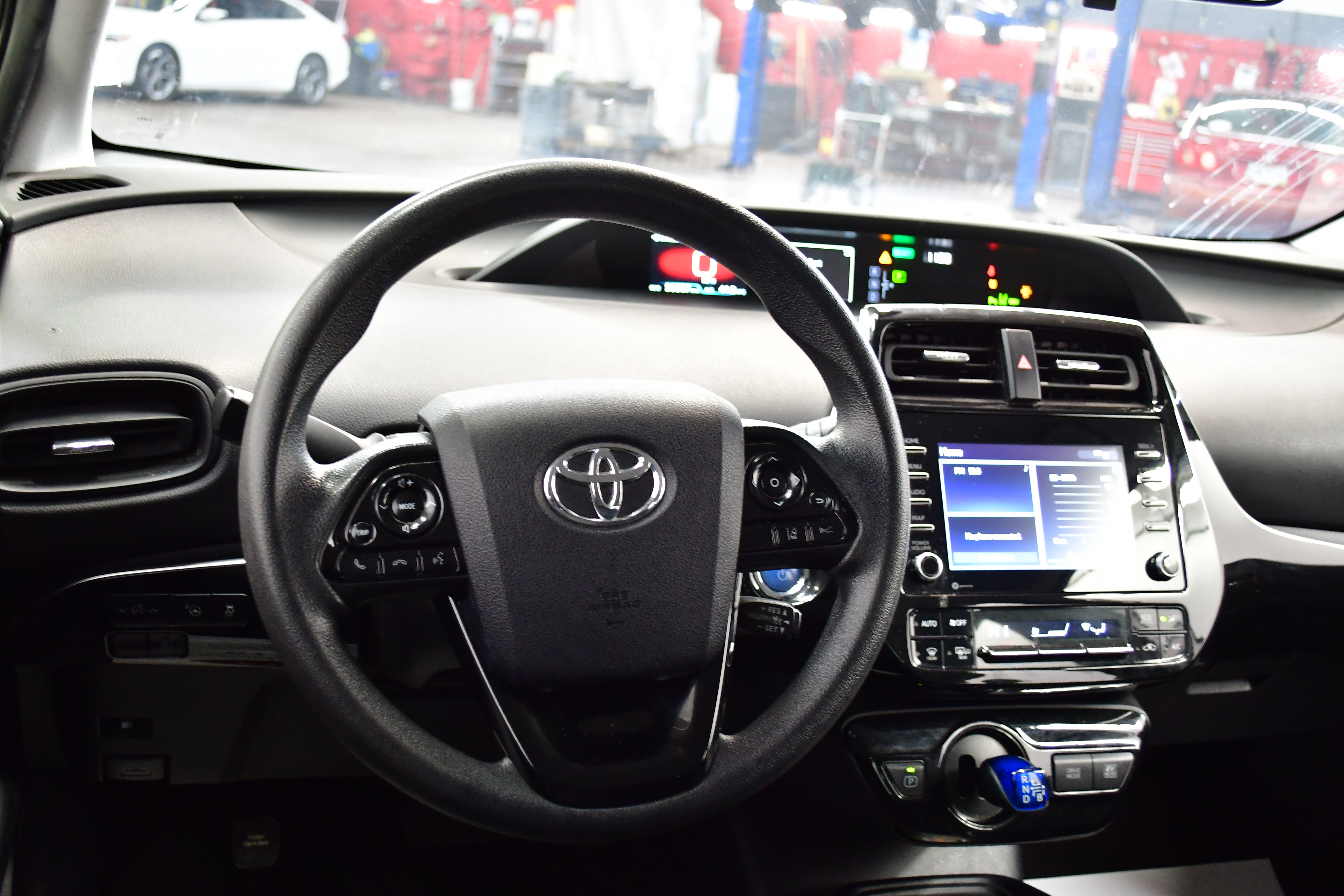 Used 2022 Toyota Prius LE image 14