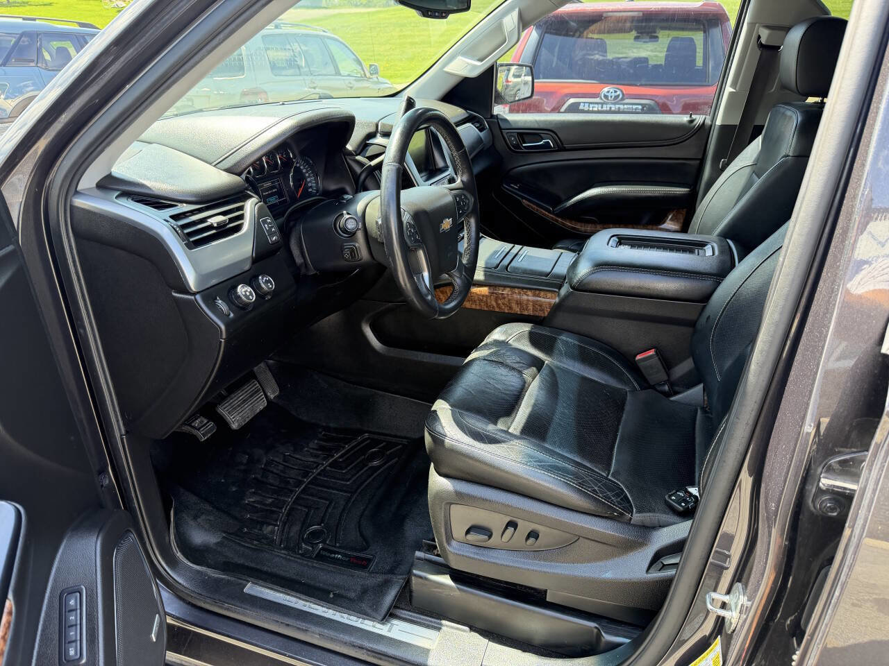 Used 2017 Chevrolet Suburban Premier AWD/4WD image 20