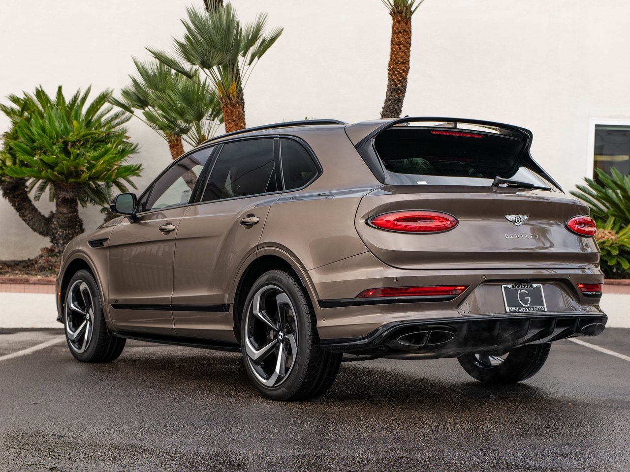 Used 2022 Bentley Bentayga image 3
