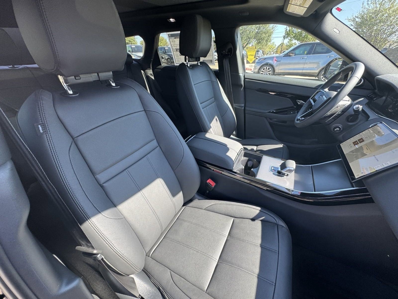 Used 2025 Land Rover Range Rover Evoque Dynamic SE image 18