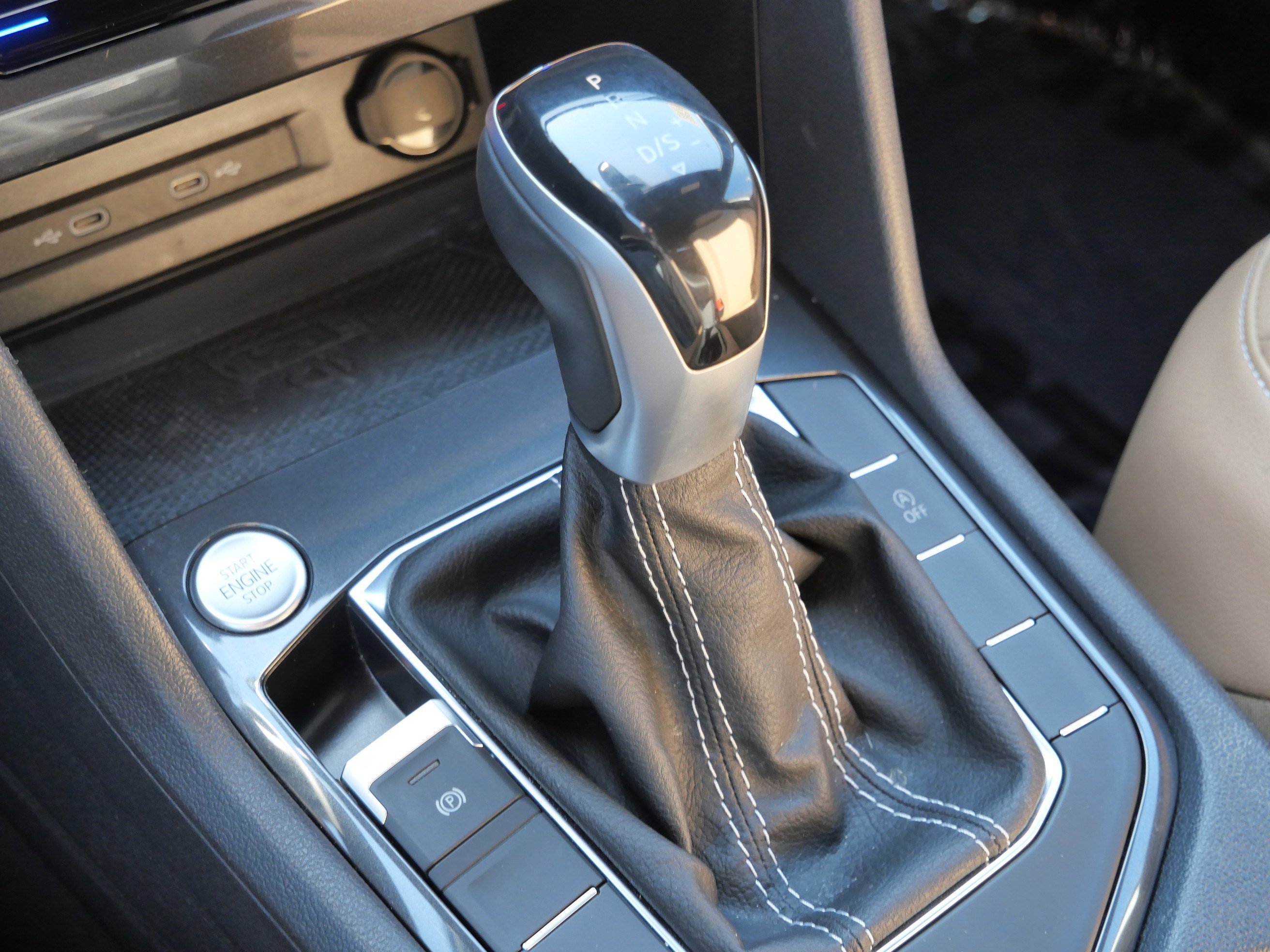 Certified 2022 Volkswagen Tiguan SE image 25