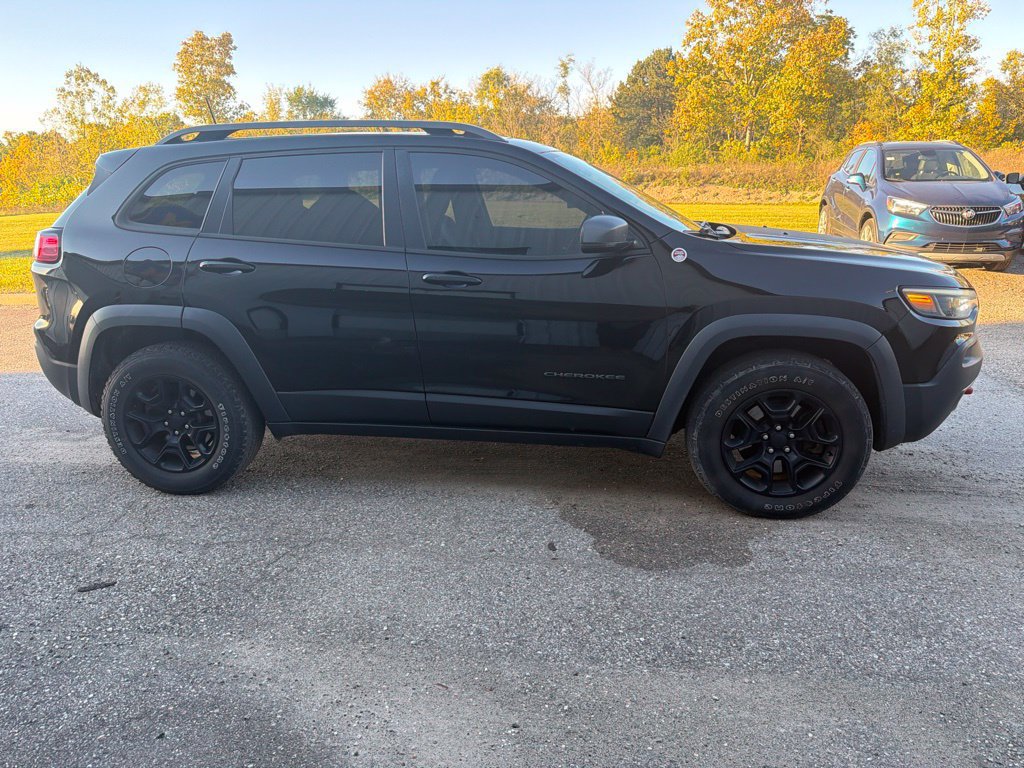 Used 2019 Jeep Cherokee Trailhawk AWD/4WD image 4