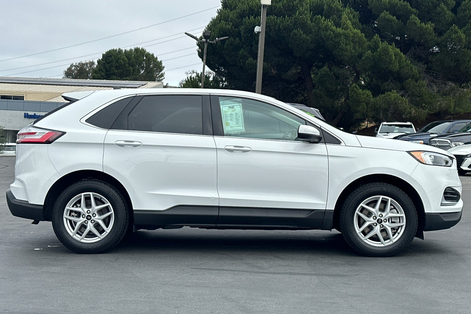 Used 2024 Ford Edge SEL AWD/4WD image 3