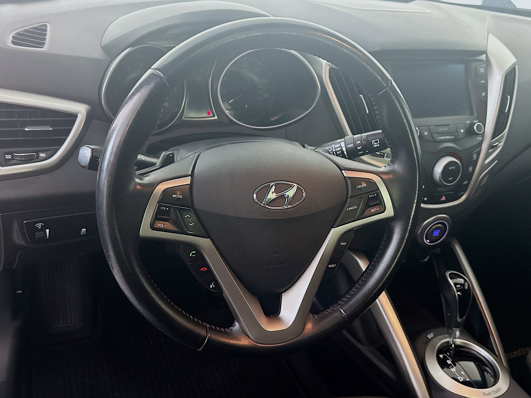 Used 2017 Hyundai Veloster Value Edition image 17