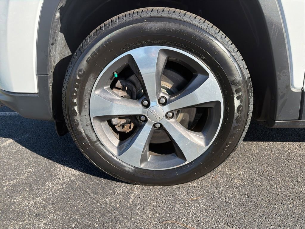 Used 2019 Jeep Cherokee Limited image 27