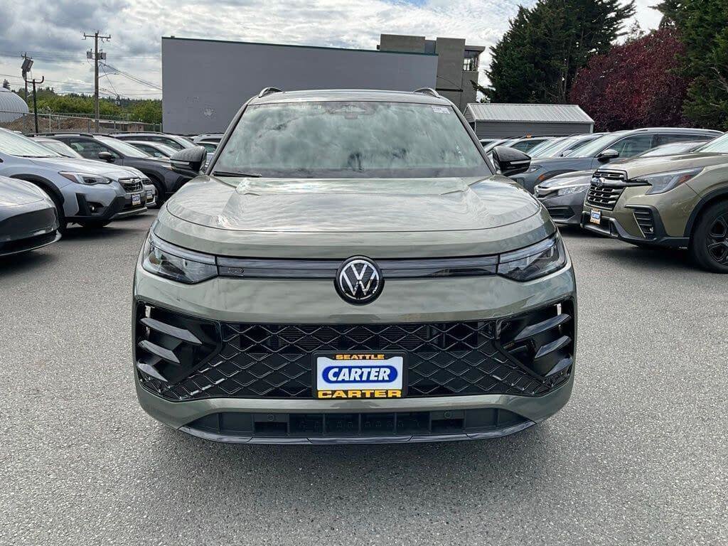 Used 2026 Volkswagen Tiguan SE R-Line AWD/4WD image 3