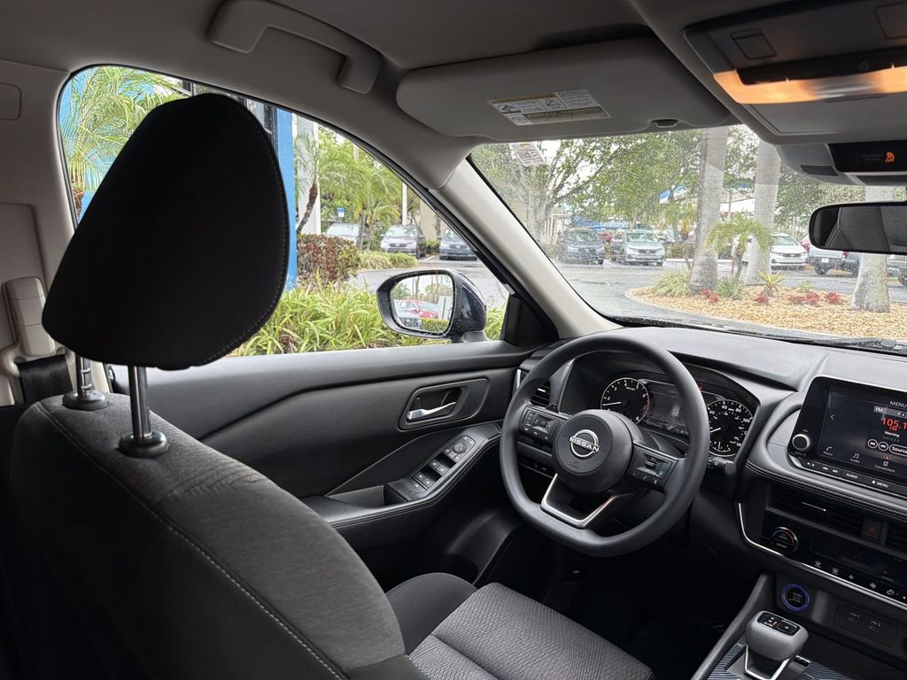Used 2024 Nissan Rogue SV FWD image 17