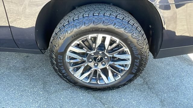 Used 2025 Chevrolet Suburban Z71 AWD/4WD image 31