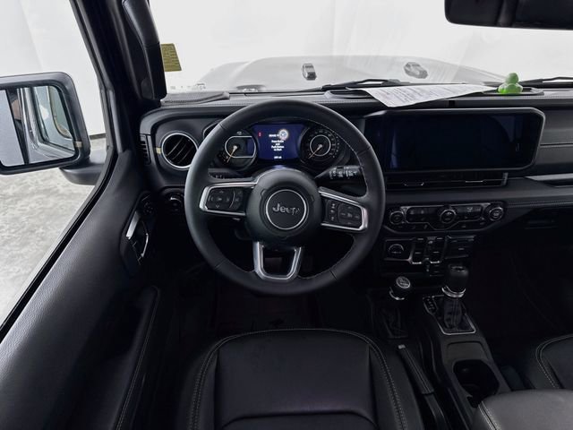 Used 2025 Jeep Wrangler Unlimited Sahara AWD/4WD image 26