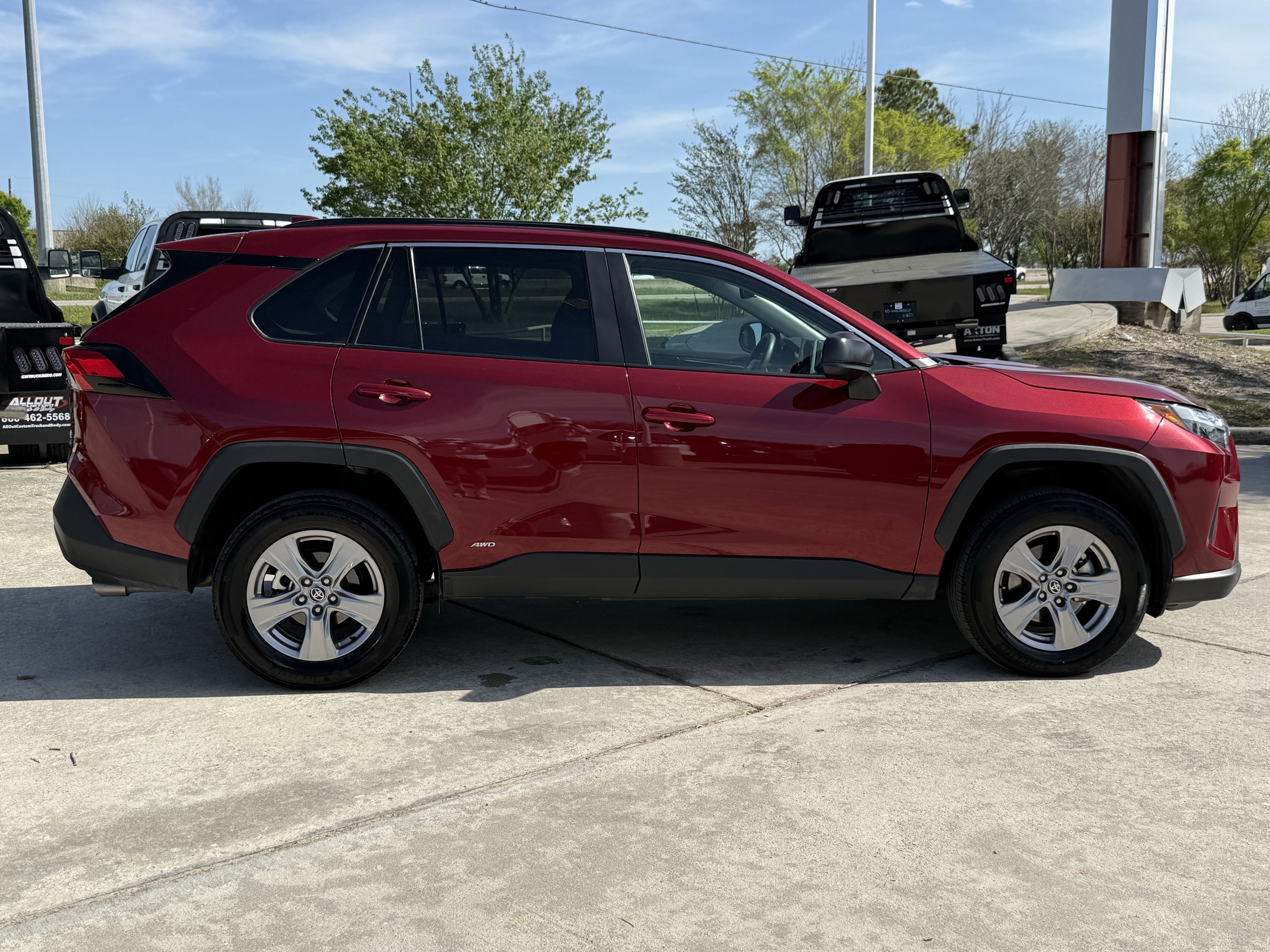 Used 2025 Toyota RAV4 LE image 3