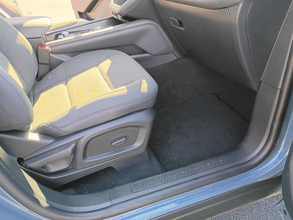Used 2025 Ford Explorer Active RWD image 18