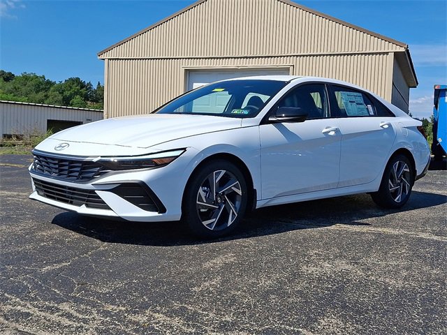 New 2025 Hyundai Elantra SEL image 2
