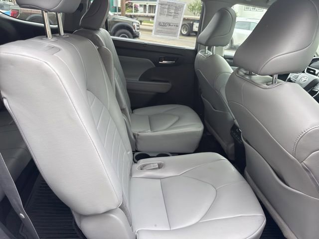 Used 2021 Toyota Highlander XLE AWD/4WD image 38